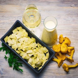 Petits Raviolis, Girolles Persillées et Sauce au Foie Gras 350g Valette